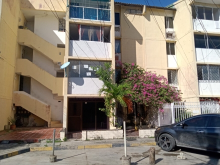 Apartamento en Los Corales Bloque A Piso 1 